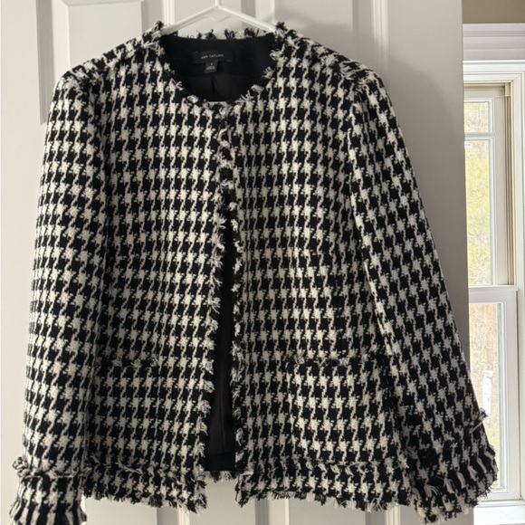 Ann Taylor Black and White houndstooth lined Blazer- like new - Picture 1 of 3